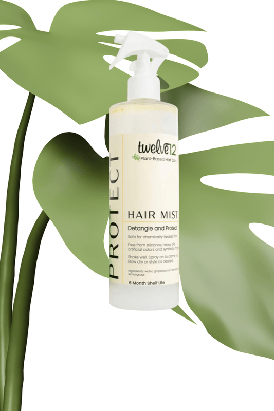 Brume capillaire Twelve12 Les soins Bellafro flacon spray transparent avec liquide clair