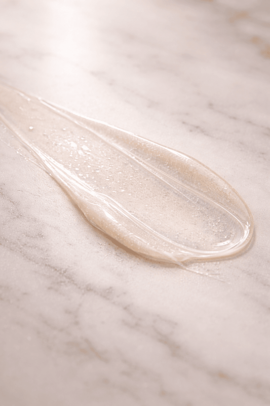 Pourquoi les  routines classiques donnent l’illusion d’hydrater… alors qu’elles ralentissent la pousse - Les soins Bellafro