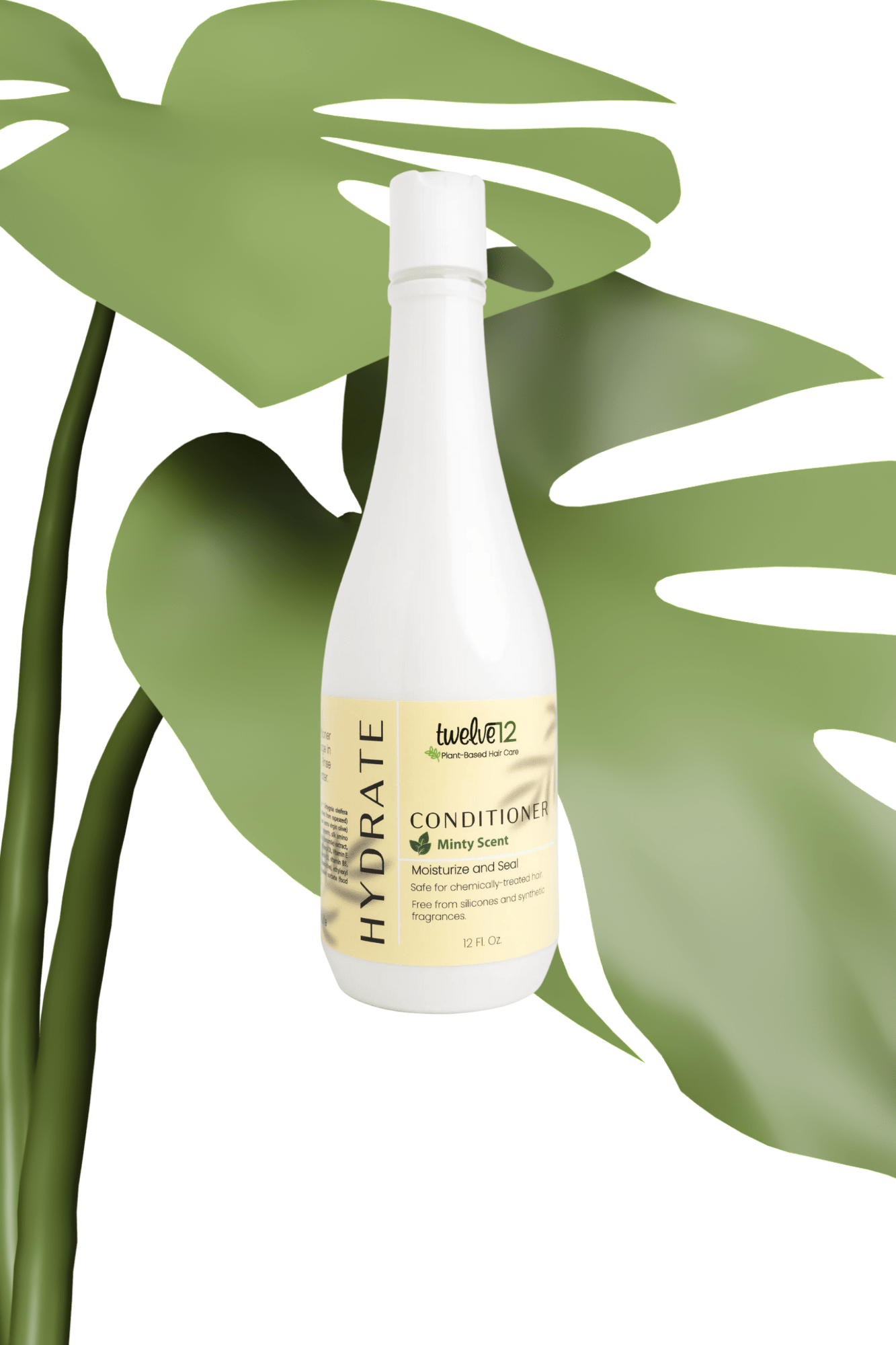 Bouteille de Twelve12 Après-shampoing Menthe avec hydratation, sur fond de feuilles vertes